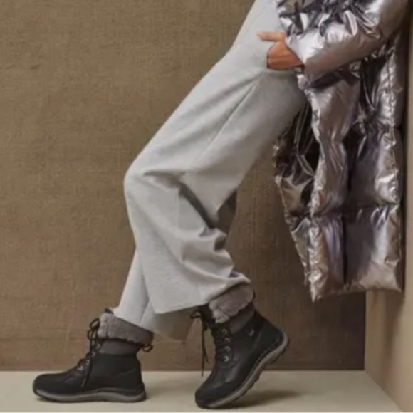 UGG Adirondack boots. Waterproof and super warm. Size 8. - Picture 2 of 16